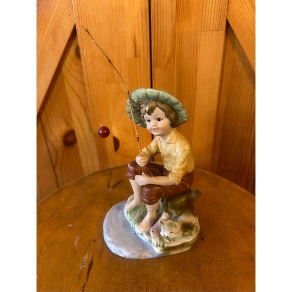 Vintage porcelain boy fishing (5549)